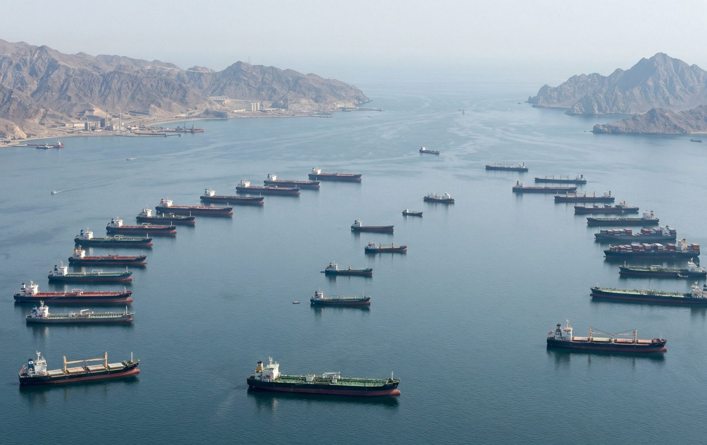 Blocco navale Hormuz — petroliere ferme nel Golfo Persico