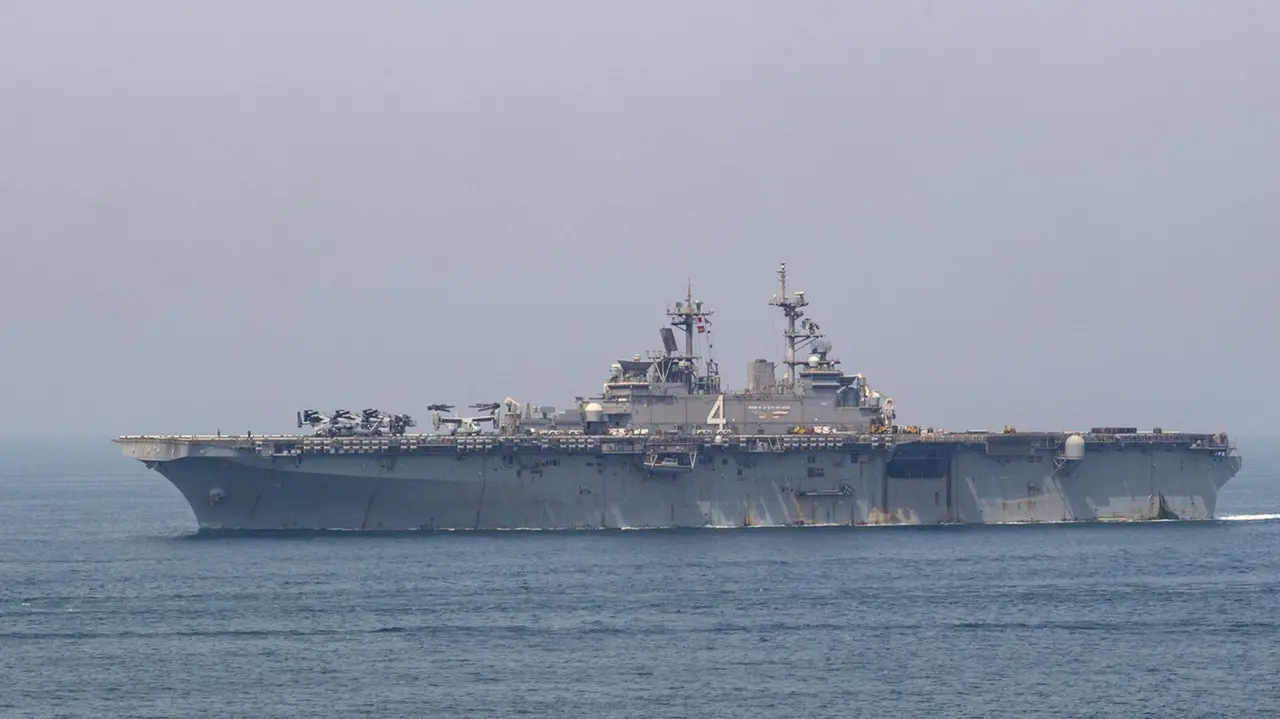 Blocco navale Hormuz — navi militari statunitensi nello Stretto